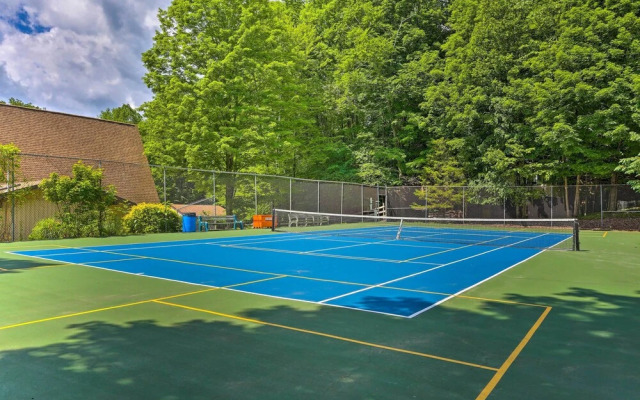 Walk to Lake Wallenpaupack: Poconos Vacation Home