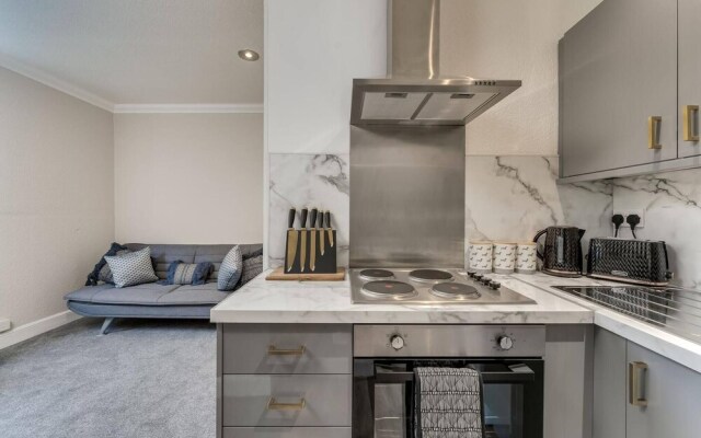 Garden Flat - Stylish - Modern Flat - Near Balloch