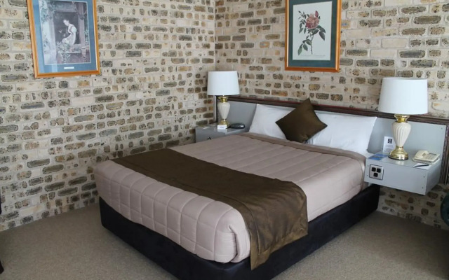 Airport Motel Sir Francis Drake
