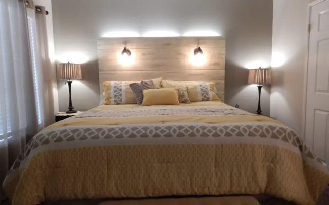 210 Casa Bella 2 Bedroom Condo by Redawning