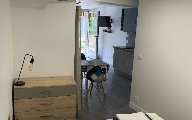 Logement entier : Studio neuf avec jardin