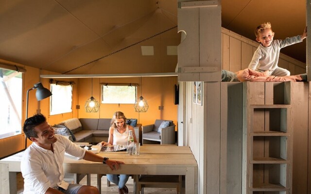 Striking Tent Lodge with Porch near Veluwe