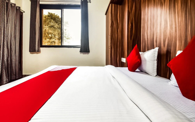 OYO 30911 Eleven 43 Suites