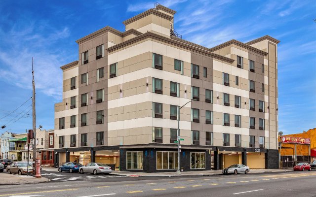 Van Wyck Hotel & Suites Near JFK Airport