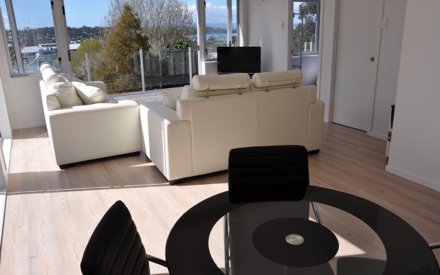 Tiri Cottage - Seaviews in Oneroa – Balcony – Oneroa Bay