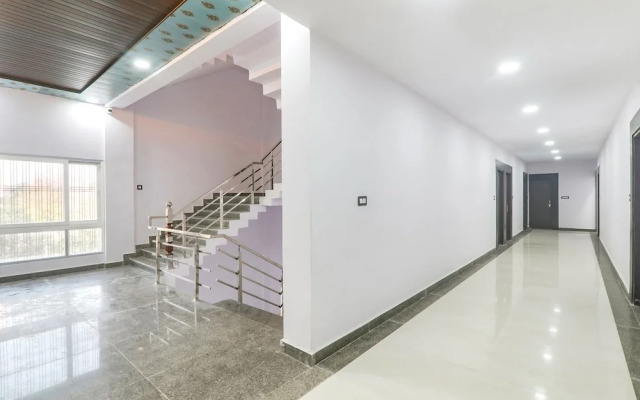 Fabhotel Paras