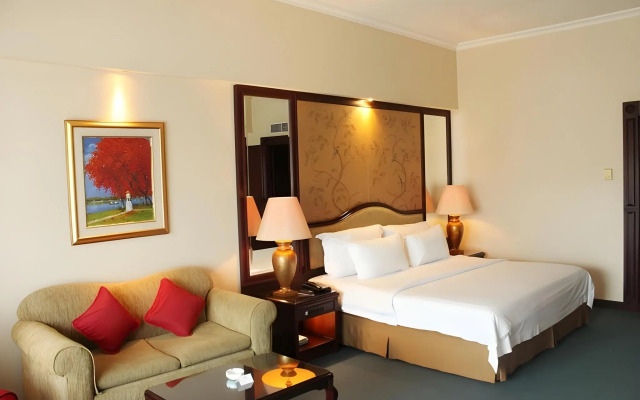 Sunlake Waterfront Resort and Convention