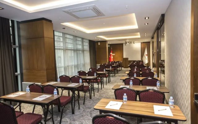 Honour Hotel
