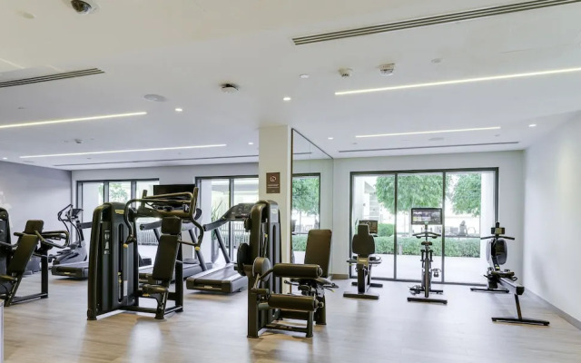 Sleek 1BR in Burj Royale with Canal View