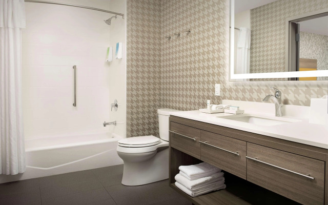 Home2 Suites by Hilton Clovis Fresno Airport