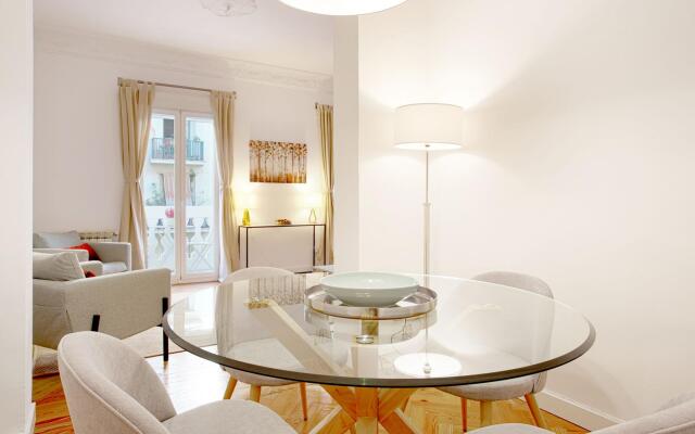 Wonderful 2 bedroom apartment perfect location . Chamberí