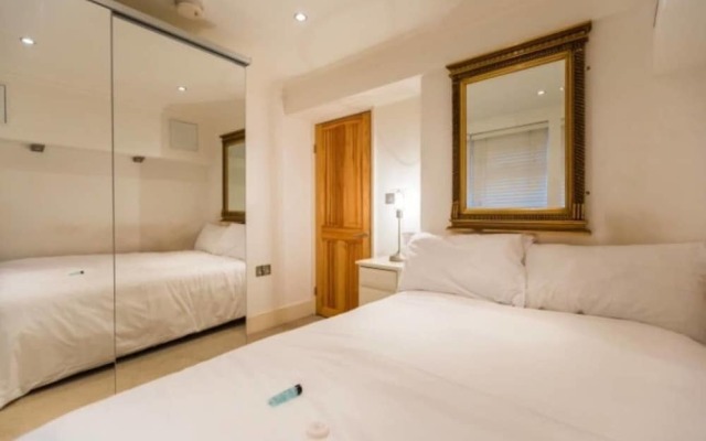 Camden Spacious Apartment