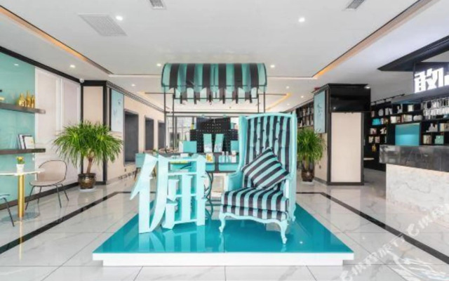 Xana Hotelle (Jokhang Temple at Potala Palace in Lhasa)