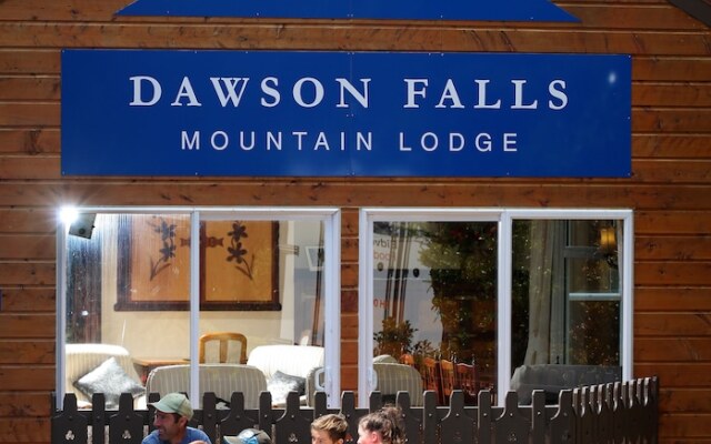 Dawson Falls Mountain Lodge
