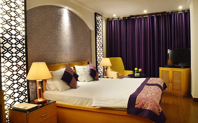 Hotel Emperor Palms at Karol Bagh