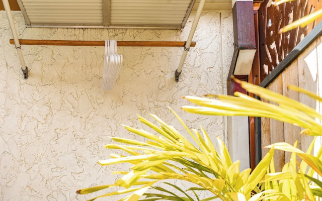 Luana Waikiki by Tropical Escapes Realty