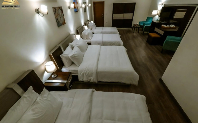 Pyramid Edge Hotel & Exclusive Pyramids View Rooftop