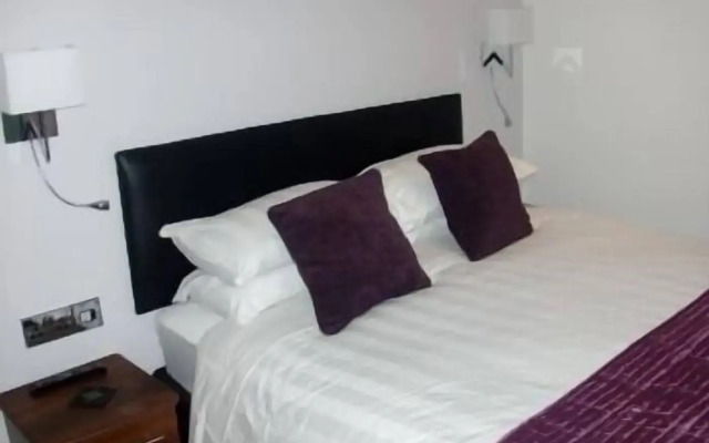 Farnham Hotel