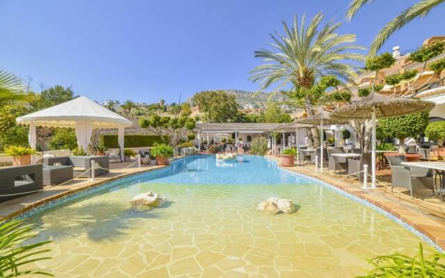 Apartment - 2 Bedrooms with Pool and Sea views - 104993