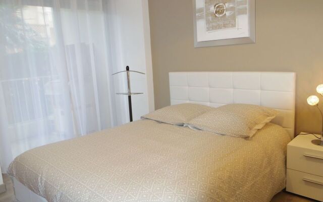 Welcome To Cannes - Rue de Russie