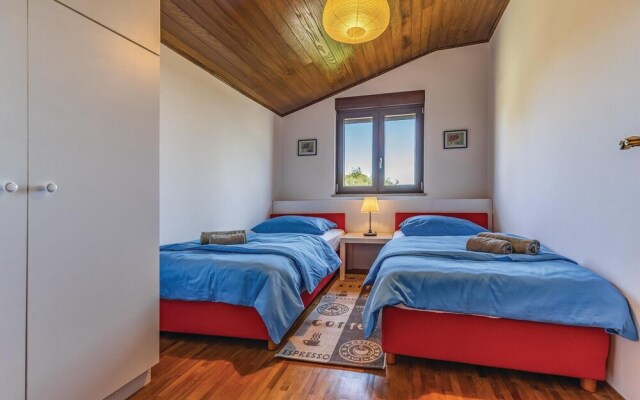 Awesome Home in Premantura With Wifi and 5 Bedrooms