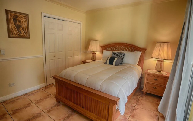 Spacious & Conveniently Located Miami Airport Home