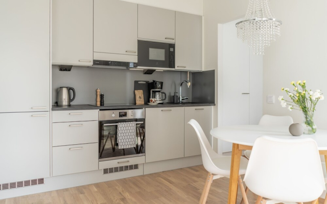 Cozy apartment right next to metro station