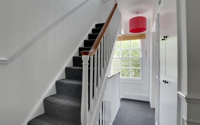 Light and Spacious Cottage, Located in the Pleasant Centre of Brighton