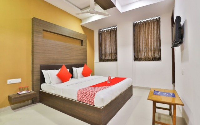 Hotel VLEE by OYO Rooms