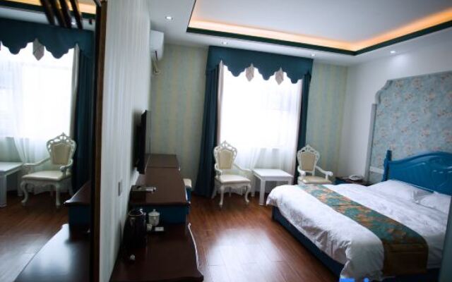 Mengzi 520 Theme Hotel