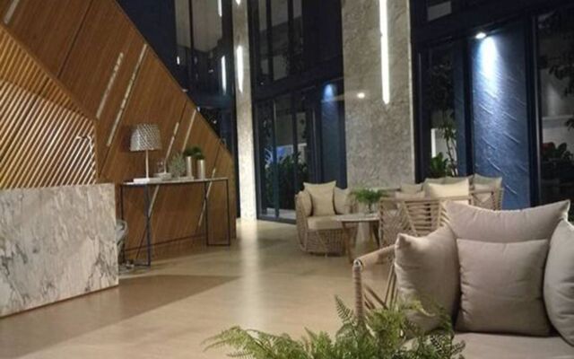 Baan Thew Talay Blue Sapphire 353