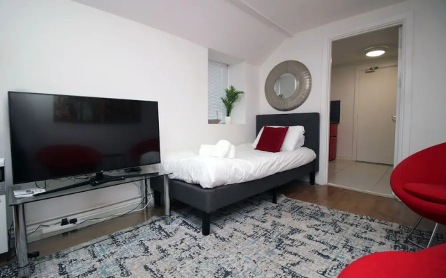 Comfortable Studio Near City Centre, Free Parking