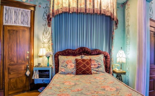 Peerless Hotel & Restaurant