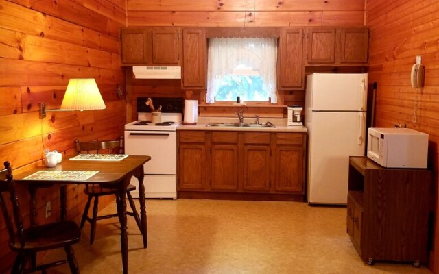 Tanglewood Motel and Log Cabins