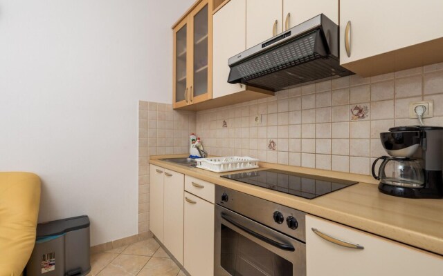 Amazing Apartment in Lopar With Wifi and 2 Bedrooms