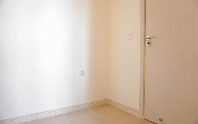 Spacious And Comfy 2Br With Extra Room Apartment At Meikarta