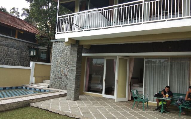 Villa Danau 5 Bedroom for 50 pax