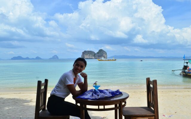 Koh Ngai Camping Restaurant