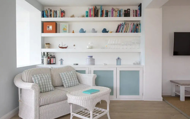 Tranquil Family Retreat 5 min to Beach Garden