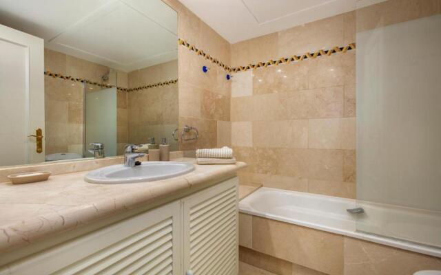 Stunning 2 bedroom apartment Magna Marbella RDR259