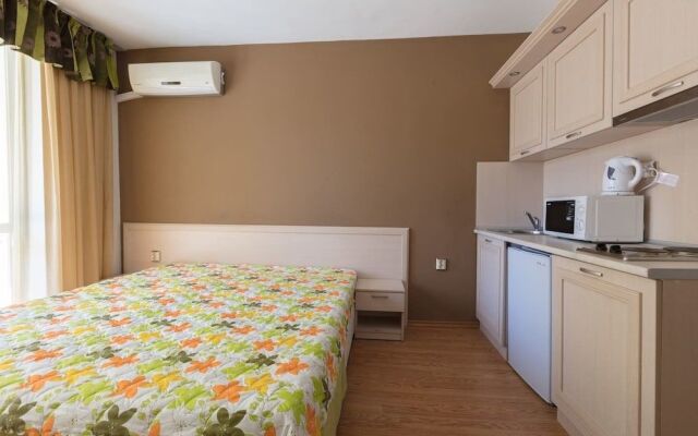 Cosy Studio with Kitchen & Balcony