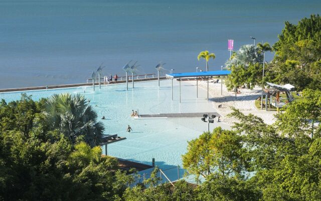 Oaks Cairns Hotel