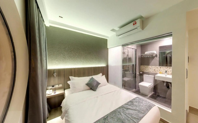 Flora by Crossroads Hotel
