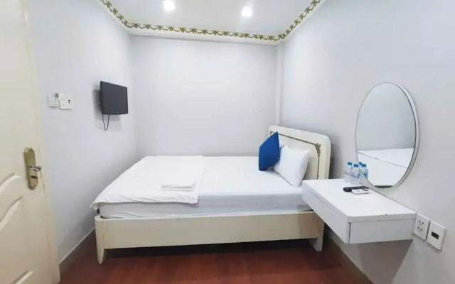Crowne Meow Bui Vien Hotel 2