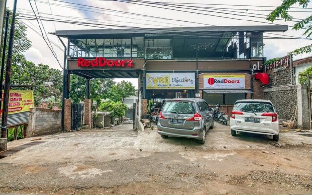 RedDoorz Plus near Akademi Kepolisian Semarang 3