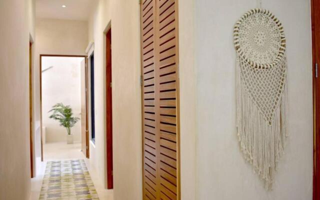 Chic-Modern Apt w/Pool, Garden, Parking & 3 Bikes