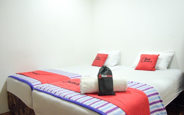 RedDoorz Plus near Plaza Indonesia