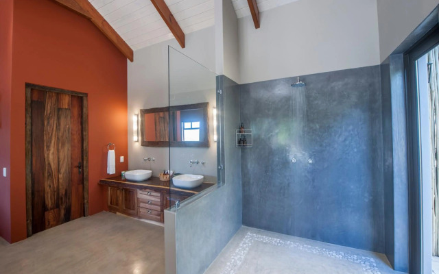 Tamodi Lodge and Stables