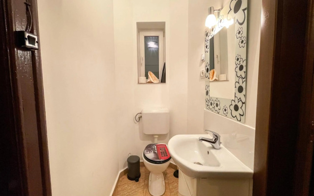 Central apartment w/ fire place - ground floor