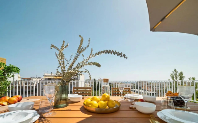 Luxurious Apartment with Big Sea View Terrace - Central Location